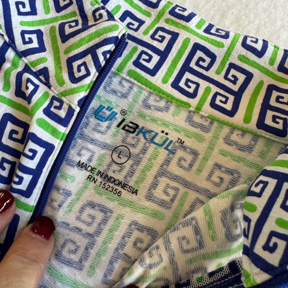 IBKUL Woman’s Geometric Patterned Top in Green and Blue Tennis Prep/Golf Prep - Picture 5 of 6